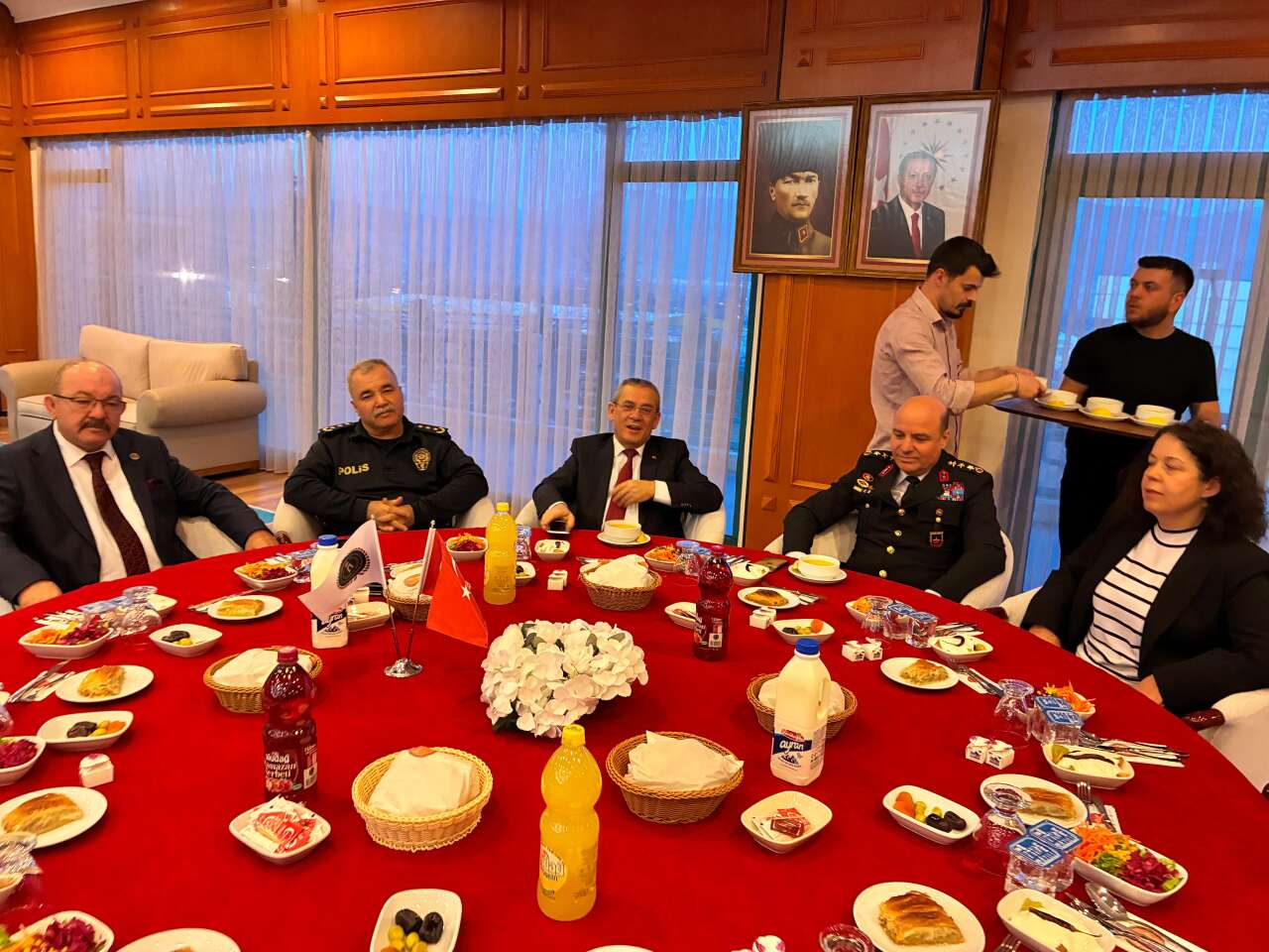 EMŞAV’dan Görkemli İftar Yemeği 27